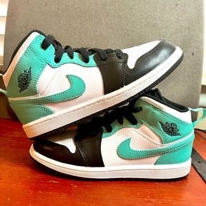Air Jordan 1s mids